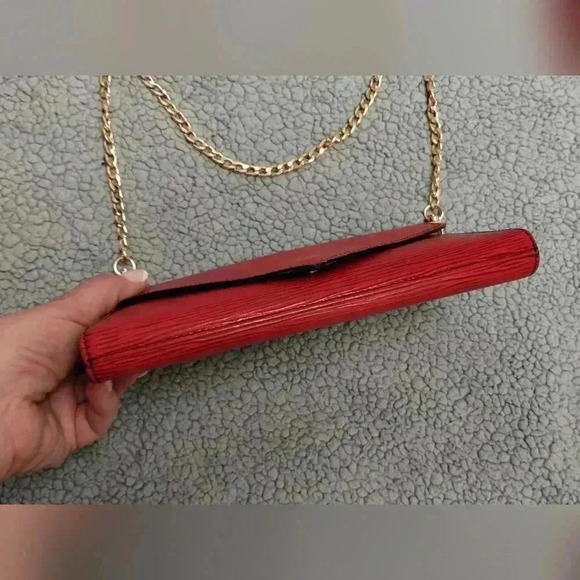 LOUIS VUITTON Epi Art Deco Clutch Red on chain - Picture 4 of 16